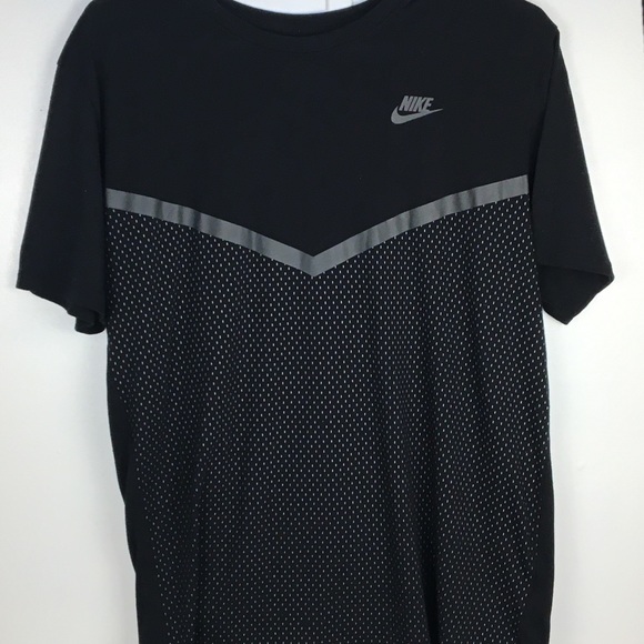 Nike Tee For Men Size M.